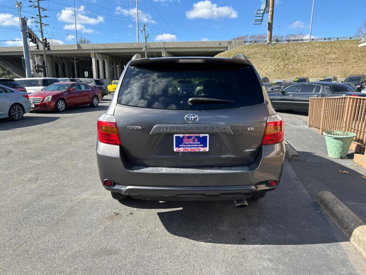 2008 Gray Toyota Highlander (JTEES43A982) , Automatic transmission, located at 5700 Curlew Drive, Norfolk, VA, 23502, (757) 455-6330, 36.841885, -76.209412 - Photo#1